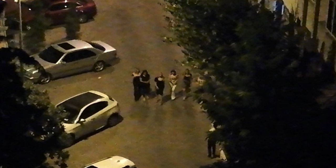 Kahramanmaraş’ta genç kızların mini defilesi görenleri şaşırttı