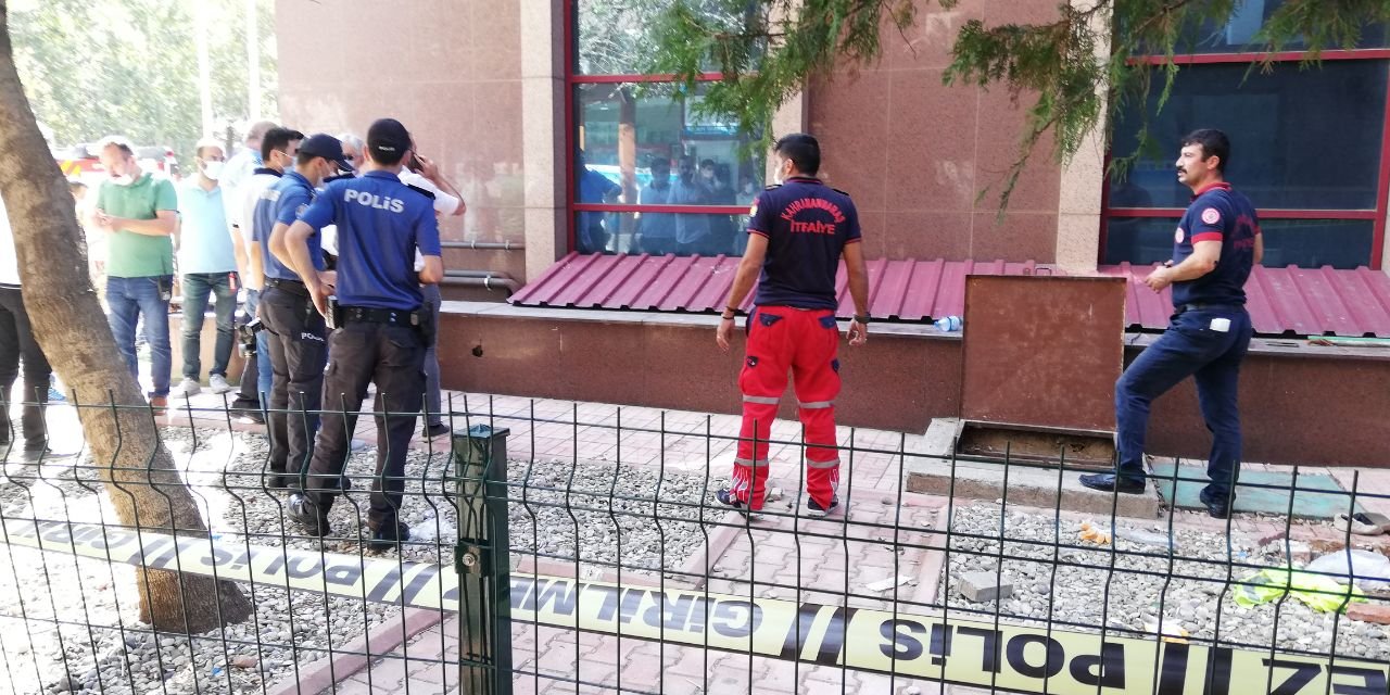 Su deposuna giren 4 işçi zehirlendi