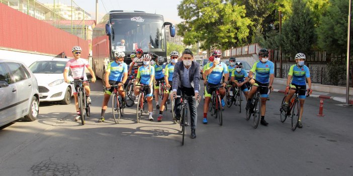 Milli bisikletçiler ‘29 bin fidan’ için pedal çevirdi