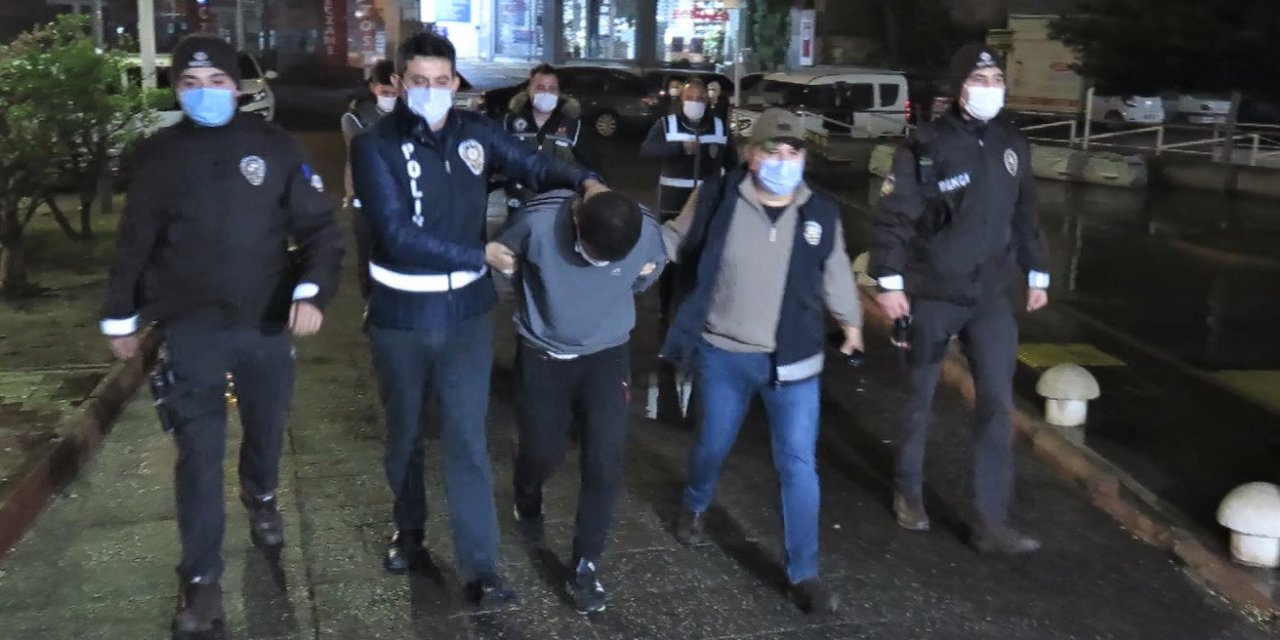 Yaşlı çiftin ziynet eşyalarını çaldılar harcayamadan yakalandılar