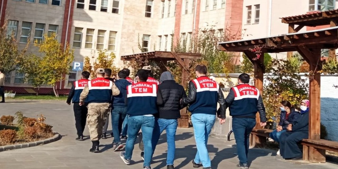 Terör örgütü adına faaliyette bulunan 3 kişi gözaltına alındı