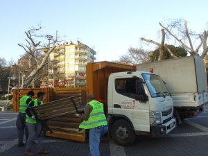 Kahramanmaraş’ta Oturma Bankları Kaldırıldı