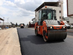 Büyükşehir Sıcak Asfalt Çalışmalarına devam ediyor