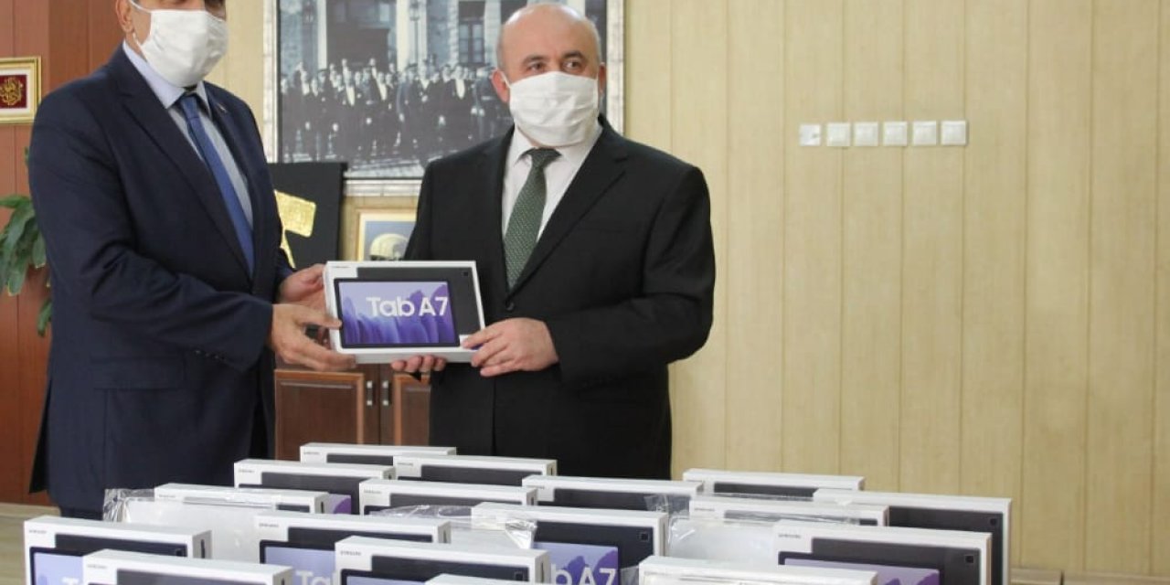4330 adet tablet bilgisayar ilçelere teslim edildi