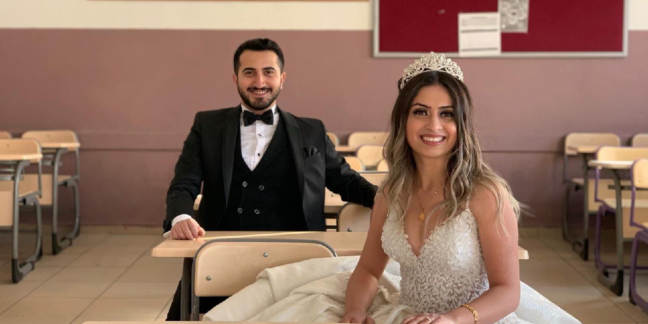 Tanıştıkları okula gelinlik ve damatlıkla gittiler