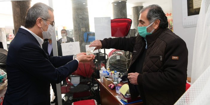 Başkan Güngör Rıdvan Hoca Yeraltı Çarşısı esnafıyla bir araya geldi