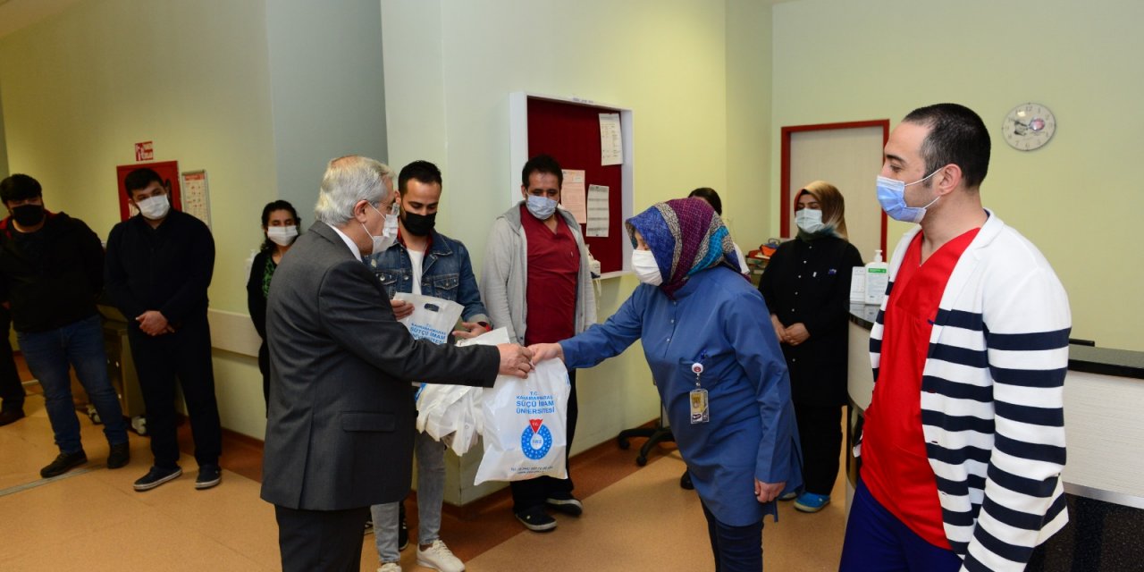 Rektör Can Tıp Fakültesi Hastanesi personelini ziyaret etti