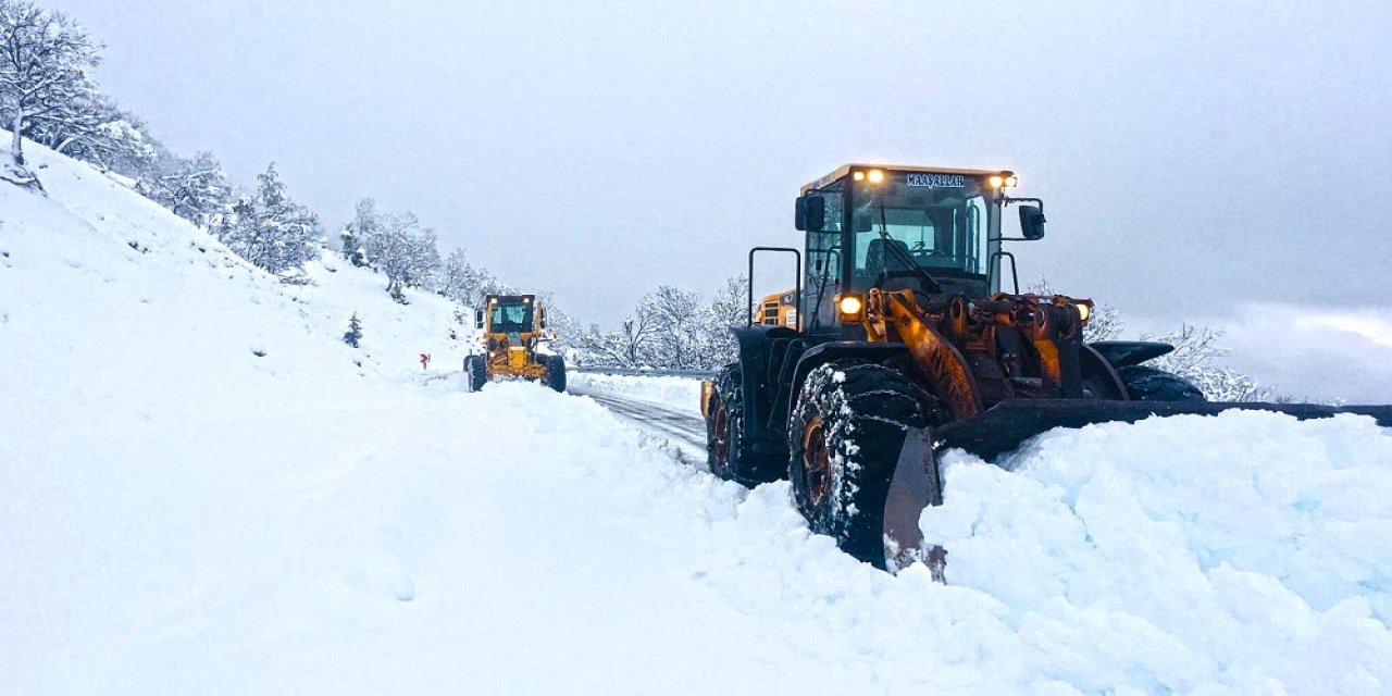 Kahramanmaraş’ta yol açma çalışmaları devam ediyor