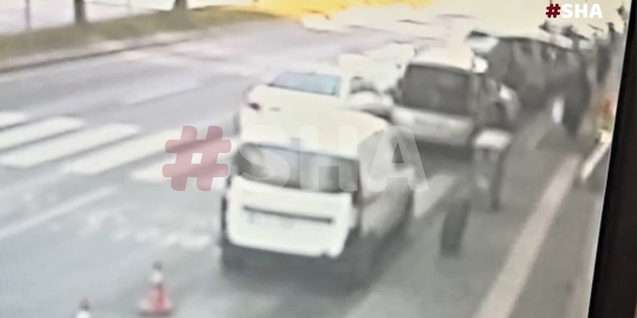 Halk otobüsünün tekeri mermi gibi fırladı