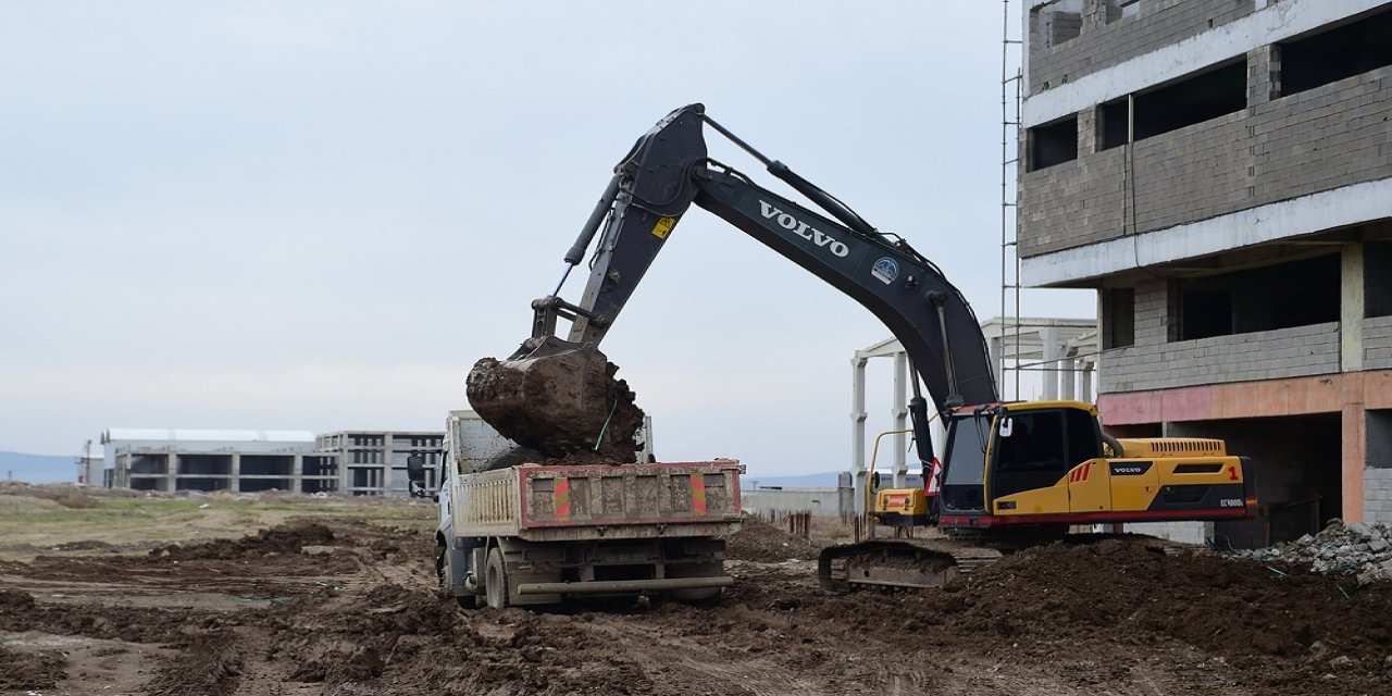 Dulkadiroğlu’nda yeni yol açma çalışmaları sürüyor