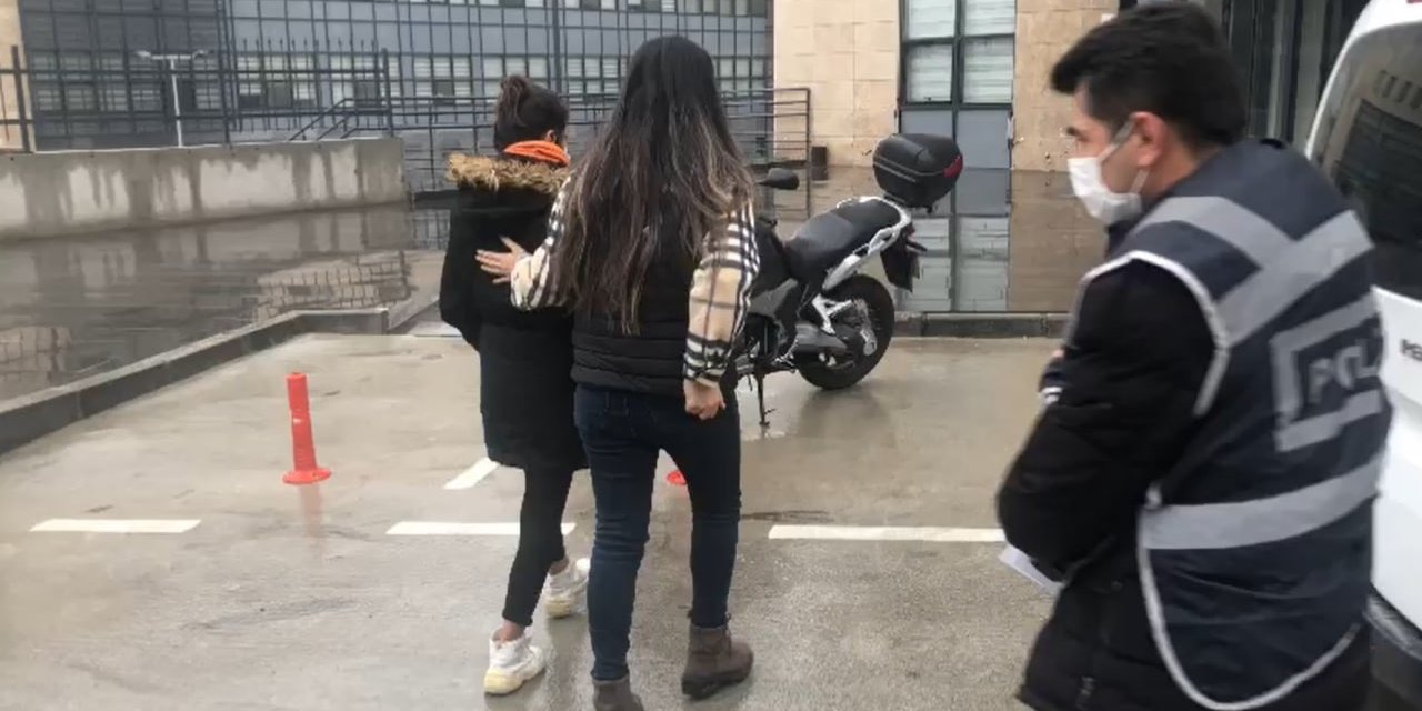 Ailesi kızlarının bulunduğunu canlı yayında öğrendi