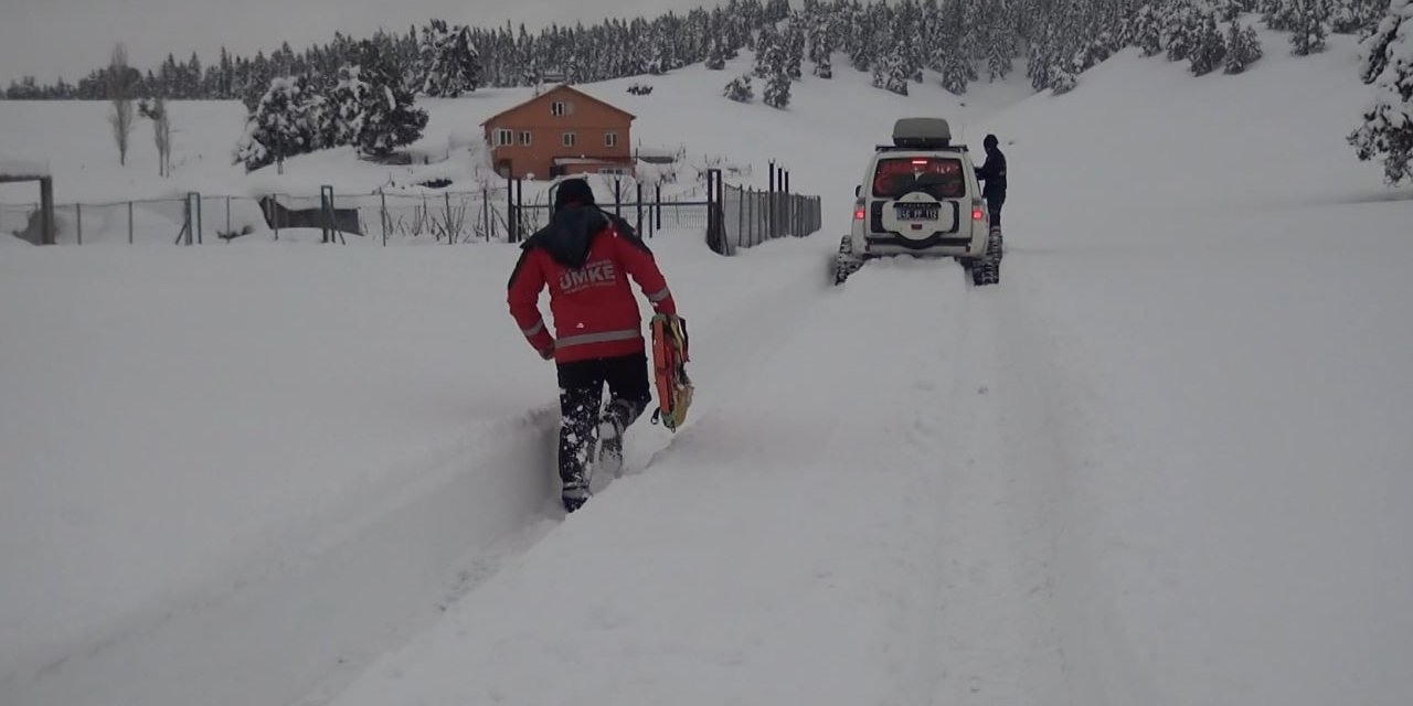 Evinde rahatsızlanan kalp hastasına paletli ambulansla ulaşıldı
