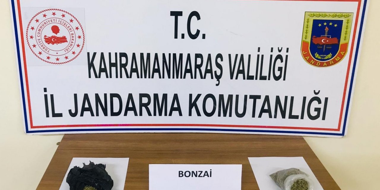 Jandarma uyuşturucu tacirlerinin evine baskın yaptı