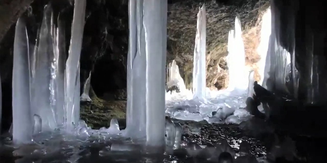 Mağarada oluşan dev buz sarkıtları büyüledi