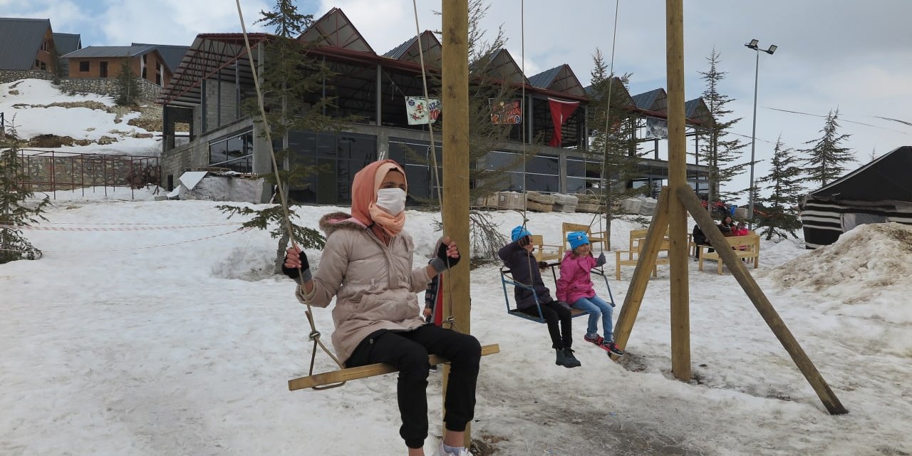 Savaşın çocukları ilk defa kartopu oynadı