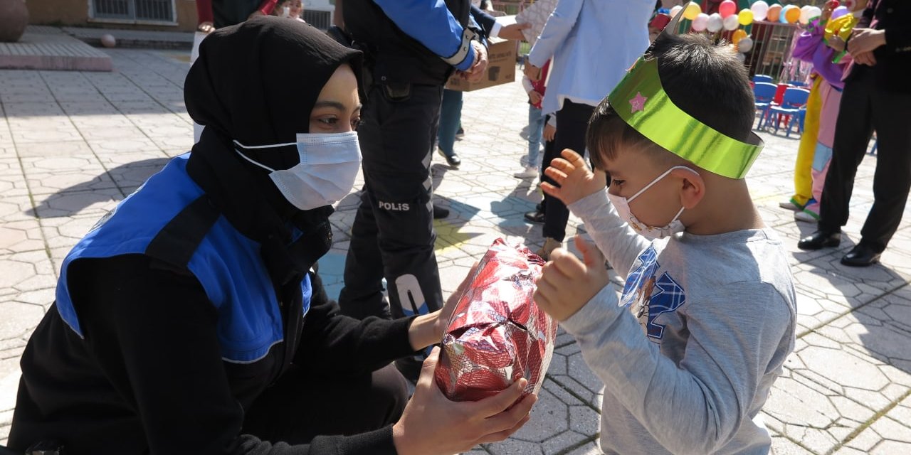 Anaokulu öğrencilerine okula hoş geldin sürprizi