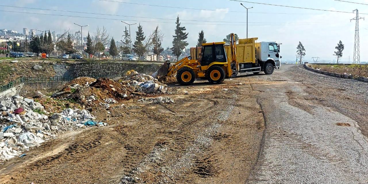 Şehir genelindeki hafriyat atıkları temizleniyor