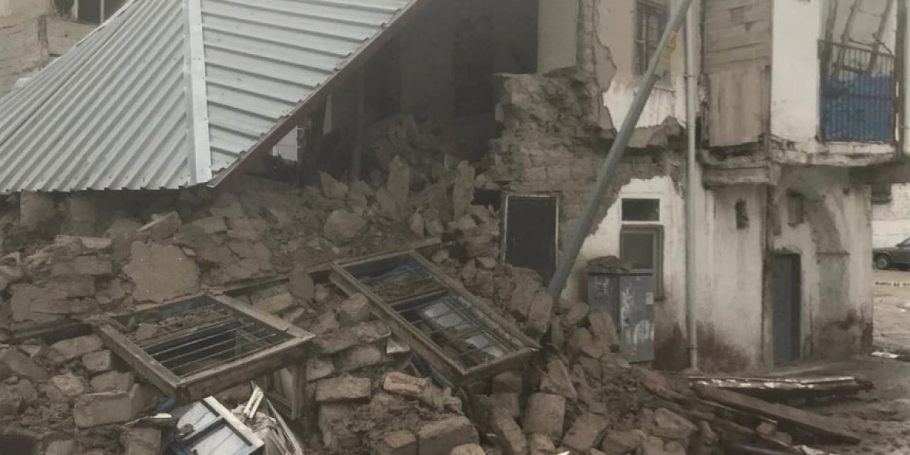 Kahramanmaraş’ta 2 katlı kerpiç evin yarısı yıkıldı