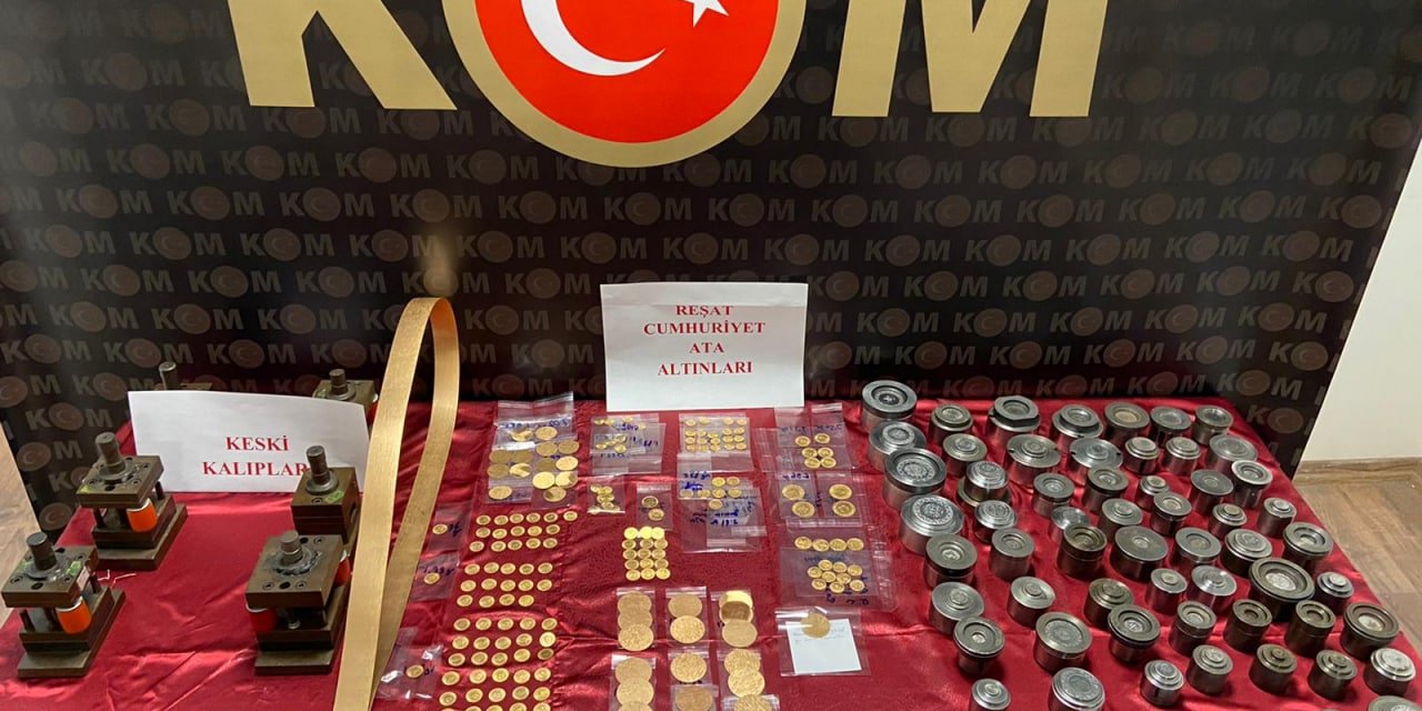 Darphanede basılması gereken altınları işyerinde bastılar