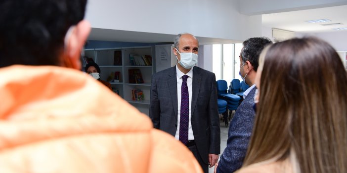 Okay, ‘Gençlerimizin her zaman yanındayız’