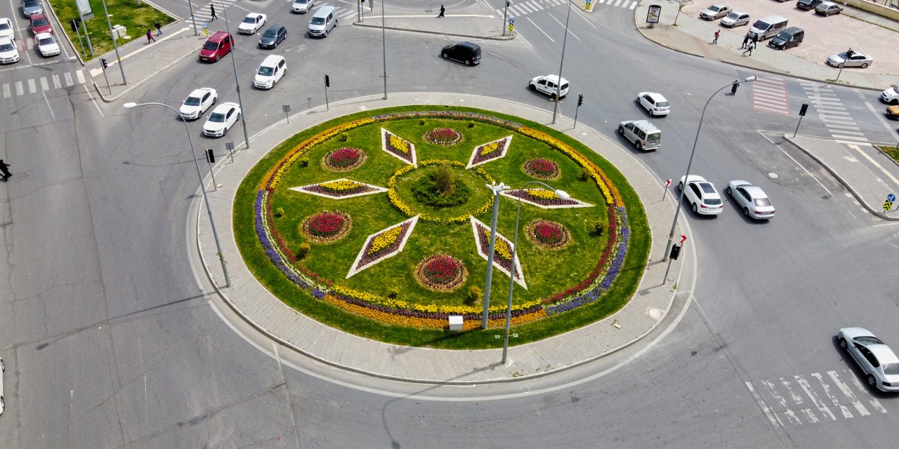 Kavşak ve bulvarlar renklendi