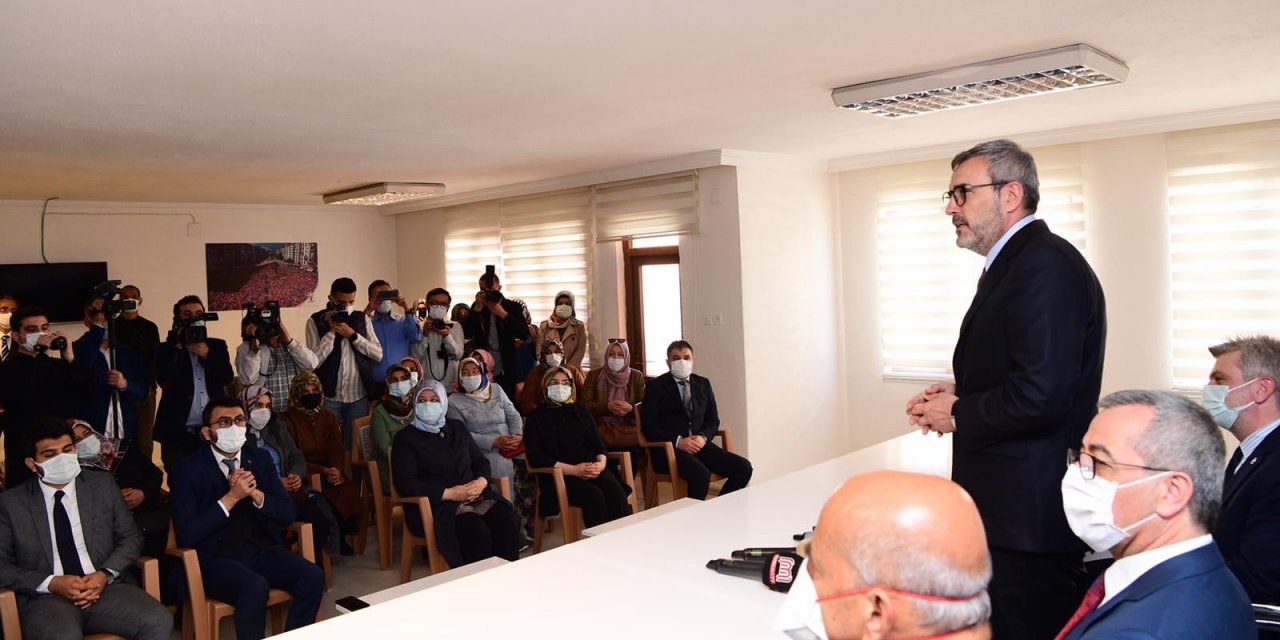 Mahir Ünal, “CHP imkan bulduğu anda Türkiye'yi 1940’lara götürür”