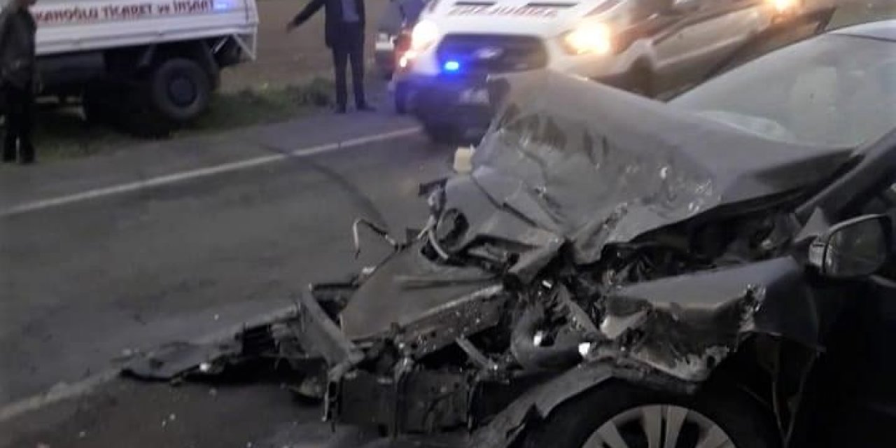 Kahramanmaraş’ta otomobil ile kamyonet çarpıştı: 3 yaralı