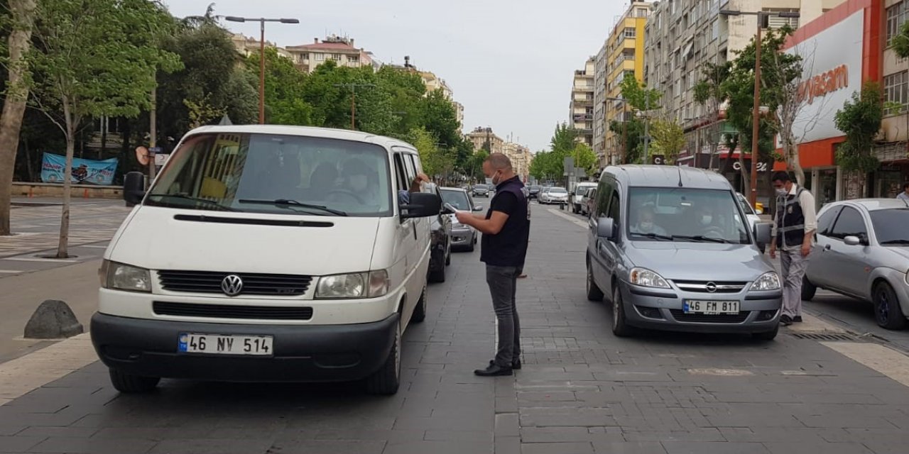 Kahramanmaraş'ta tüm araçlar tek tek kontrol ediliyor