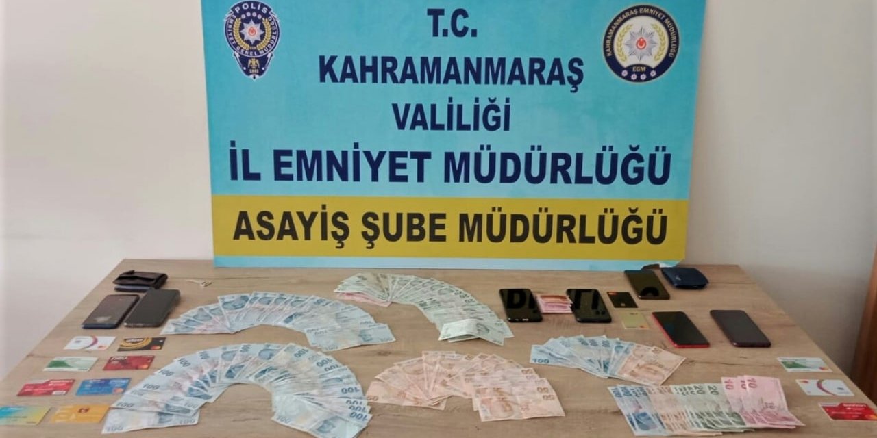 Vatandaşları dolandırmak için maaşlı personel tutmuşlar