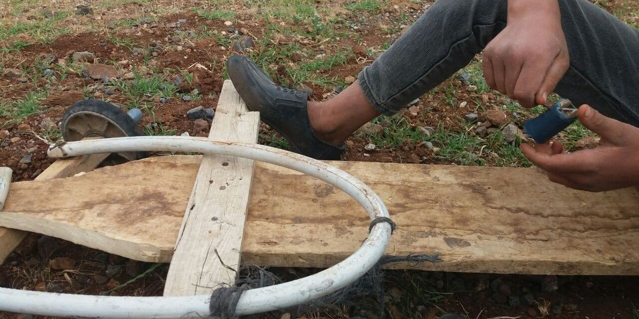 Çocukların tahta arabayla hız tutkusu görenleri şaşırttı