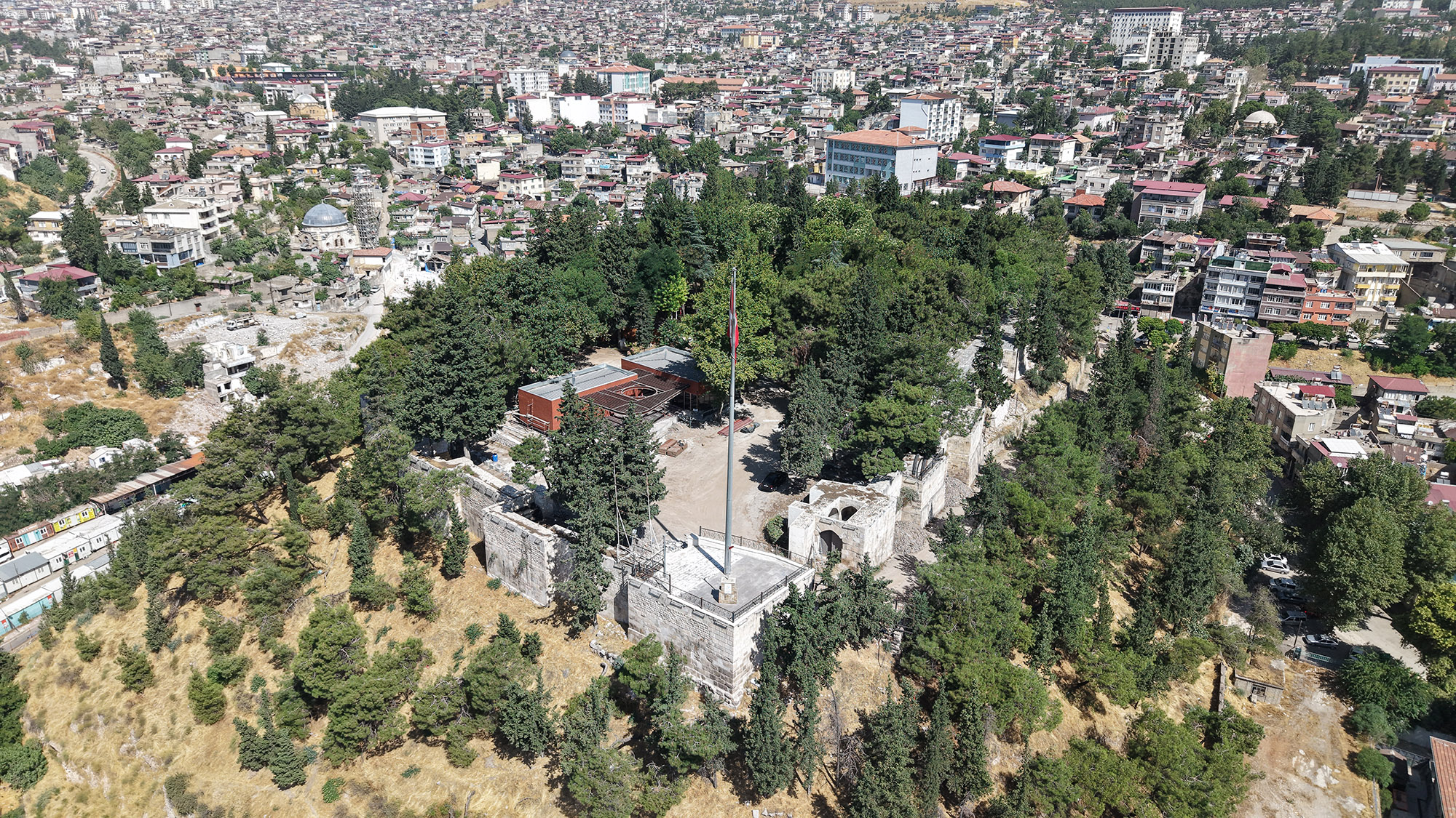 kahramanmaras-kalesi-2.jpg